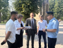 Глава города и прокурор проверили ход реконструкции Александровского парка 