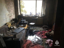 В Шахтах из-за пожара пришлось эвакуировать целый подъезд дома на ХБК: пострадала пожилая женщина
