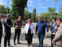 Замминистра ЖКХ Ростовской области проверил ход благоустройства Александровского парка 