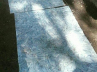 Постелили палас на тротуаре в поселке ХБК в Шахтах