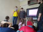 Сотрудники шахтинской детской библиотеки и волонтеры организуют досуг детей, эвакуированных с территории ЛНР