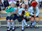 День знаний в шахтинских школах: повод дарить или не дарить цветы?