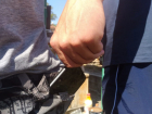 Подбежал, толкнул и вырвал телефон: в Шахтах задержан грабитель