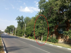 Больше месяца ждут ремонта нового фонаря жители улицы Чернокозова в Шахтах