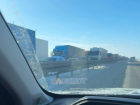 На трассе М-4 "Дон" под Шахтами образовалась пробка в 15 км