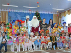 Родители поздравляют с 8 марта коллектив детского сада №45 «Ласточка» в Каменоломнях под Шахтами