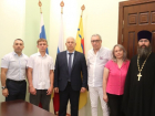 Новоиспеченному чемпиону Европу по боксу из Шахт вручили Благодарственное письмо и икону
