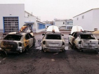 Сгоревшие в Шахтах на улице Шишкина автомобили принадлежали такси «Замок»