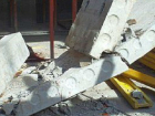 Бетонная плита, упавшая с 9 этажа, насмерть раздавила рабочего в Шахтах