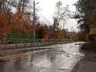 Улица в поселке под Шахтами тонет в реках водопроводной воды