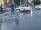 Автомобиль во время движения провалился в открытый люк в Шахтах