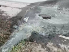 Канализационный водопад затапливает переулок Милиционный в Шахтах