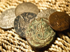 Пятнадцать серебряных монет, стоимостью 50 тысяч рублей, украли в Шахтах