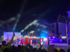 В «Лучах Победы» сияли все: грандиозное световое шоу состоялось в Шахтах