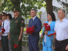 Цветы возложили в Александровском парке в честь Дня Воздушно-десантных войск 