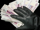 Лже-прокурор за «нарушения» в работе выманил девять тысяч рублей у председателя ТСЖ в Шахтах 