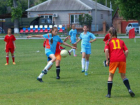 В соседнем с Шахтами поселке Каменоломни прошел турнир по футболу среди женских команд 
