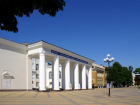 Шахтинский театр "Пласт" открыл 87-й театральный сезон