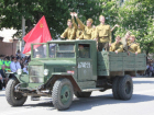 В Шахтах прошел военизированный парад и  выставка боевой техники 1941-45 годов