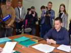 «Читайте! Завидуйте! Я - гражданин...»: жителям ЛНР начнут выдавать российские паспорта