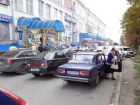 В Шахтах будут бороться с водителями, которые паркуются на Советской и Победы Революции вторым рядом