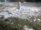 Улица Тамбовского в Шахтах превратилась в мусорную свалку