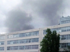 Крупный пожар охватил завод «Глория Джинс» в Шахтах