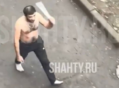 Наркоман кидался с ножом на детей в Шахтах