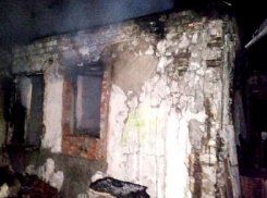 Двое шахтинцев погибли в ночном пожаре