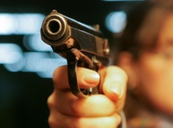 Полицейского в Шахтах подстрелил приятель подозреваемого, а сам разыскиваемый сбежал