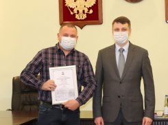 В преддверии профессионального праздника наградили работников автомобильного транспорта