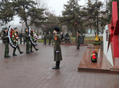 В Александровском парке почтили память Героев Отечества