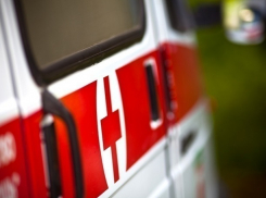 Под колеса иномарки в Шахтах попала 18-летняя девушка