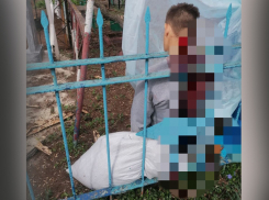 Жуткая смерть: в Шахтах парень упал головой на кладбищенскую оградку