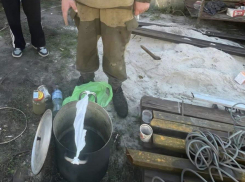 Шахтинец открыл «бизнес» с наркотиками прямо во дворе своего дома