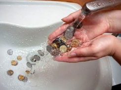 За сообщения о самовольных подключениях воды у соседей в Шахтах предлагают деньги