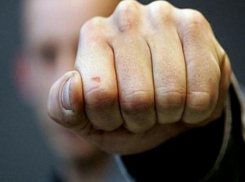 Грабитель представился сотрудником «Горгаза» и избил пенсионерку в Шахтах