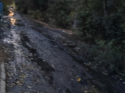 Проблемы с канализацией и состояние дорог на улице Мешкова в Шахтах требуют решения