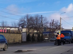 В Шахтах латают дороги по новым технологиям