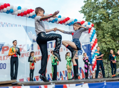 «Давай, зажигай!»: шахтинцев учат танцевать рок-н-ролл и буги-вуги