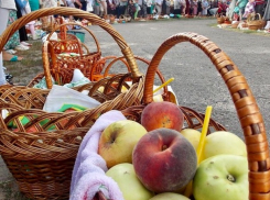 «Яблочный Спас не пройдет без нас»: сегодня у православных шахтинцев праздник 