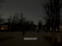 Александровский парк в Шахтах погрузился в кромешную тьму