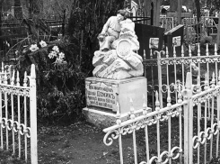 Студентка в соседнем с Шахтами Новочеркасске покончила с собой на кладбище