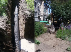 В Шахтах экстренно заменили аварийный участок канализационного коллектора в поселке Таловый