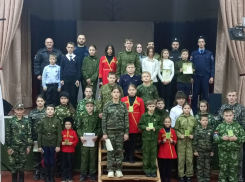 В клубе «Южный» поощрили более 30 представителей казачьей молодежной организации «Донцы»