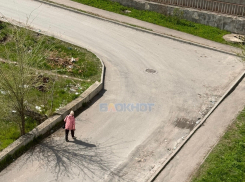 Спустя год водоканал устранил утечку воды на Искре в Шахтах 
