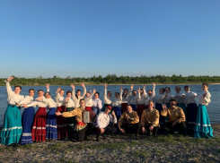 Студенческий хор Шахтинского музыкального колледжа снова покорил сердца пухляковских зрителей