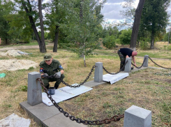 Порядок у памятника героям Первой мировой войны в Шахтах навели представители реестрового казачества