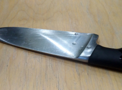 За то, что мужчине не понравилась купленная супругой одежда, она его зарезала