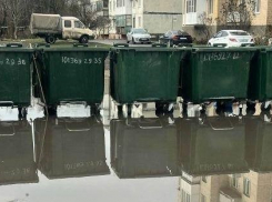 Жители Шахт страдают из-за затопленной мусорной площадки